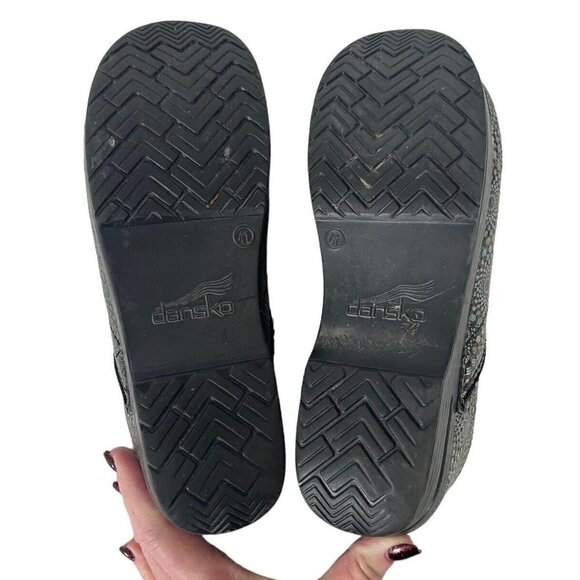 Dansko Women's Sz 41 (10.5 / 11 ) Black Metallic Medallion Clogs - Picture 12 of 12